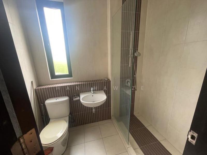 Semi-Detached House for Sale in Bandar Sungai Long (Selangor) - Han Haw Ze - Bathroom - PropertyGuru.com.my