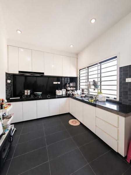 Rumah Teres 2-Tingkat untuk Dijual di Taman Setia Indah (Tebrau) - Grace Chiew - Kitchen - PropertyGuru.com.my