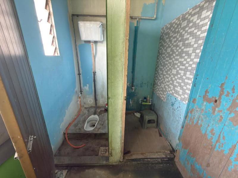 Rumah Flat untuk Dijual di Taman Melor - Zoey Lee - Bathroom - PropertyGuru.com.my