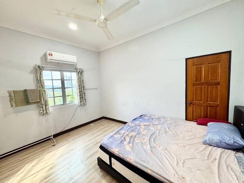 Bungalow House untuk Dijual di Kampung Bahagia (Bangi) - Ahmad Muslim - Bedroom - PropertyGuru.com.my