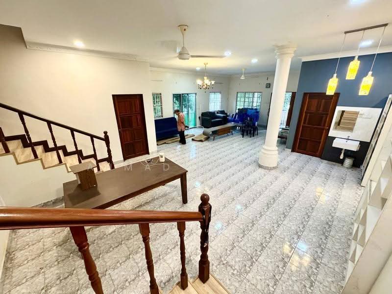 Bungalow House untuk Dijual di Kampung Bahagia (Bangi) - Ahmad Muslim - Living Room - PropertyGuru.com.my