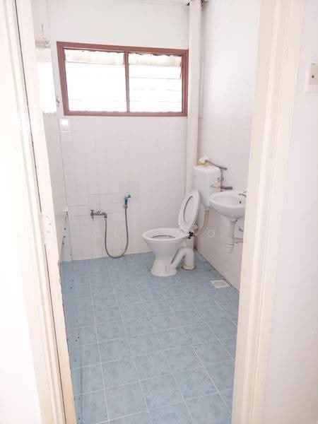 2-storey Terraced House for Sale in Seksyen 2, Taman Kinrara (Puchong) - Cl Khoo - Bathroom - PropertyGuru.com.my
