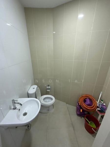 Kediaman Servis untuk Dijual di St Mary Residences - Winson Tay - Bathroom - PropertyGuru.com.my