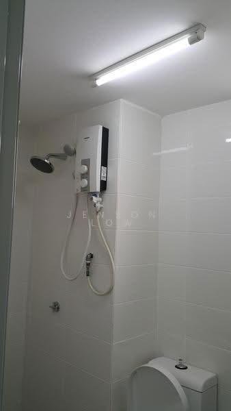 Kediaman Servis untuk Dijual di Silk Residence - Jenson Low - Bathroom - PropertyGuru.com.my