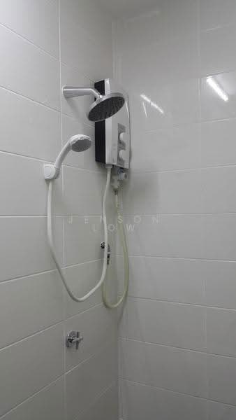 Kediaman Servis untuk Dijual di Silk Residence - Jenson Low - Bathroom - PropertyGuru.com.my
