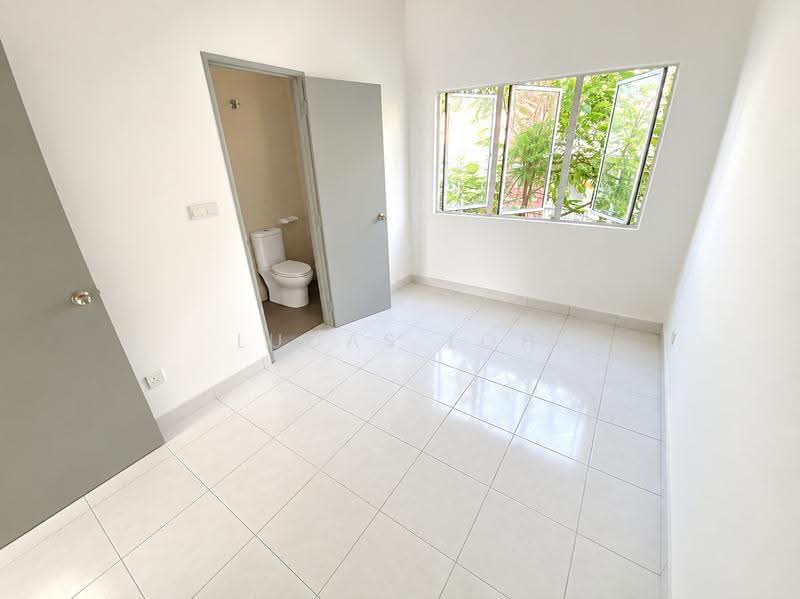 2-storey Terraced House for Sale in M Residence (Rawang) - Lucas Loh - Bathroom - PropertyGuru.com.my