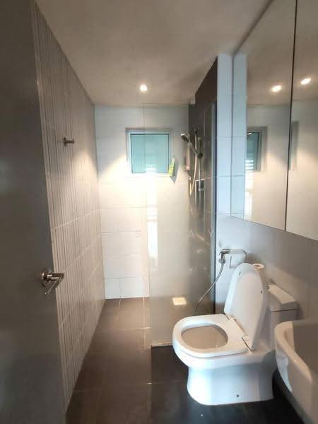 Kediaman Servis untuk Dijual di D'Tasek Residences (Tasek Impian) - Jas Tay - Bathroom - PropertyGuru.com.my