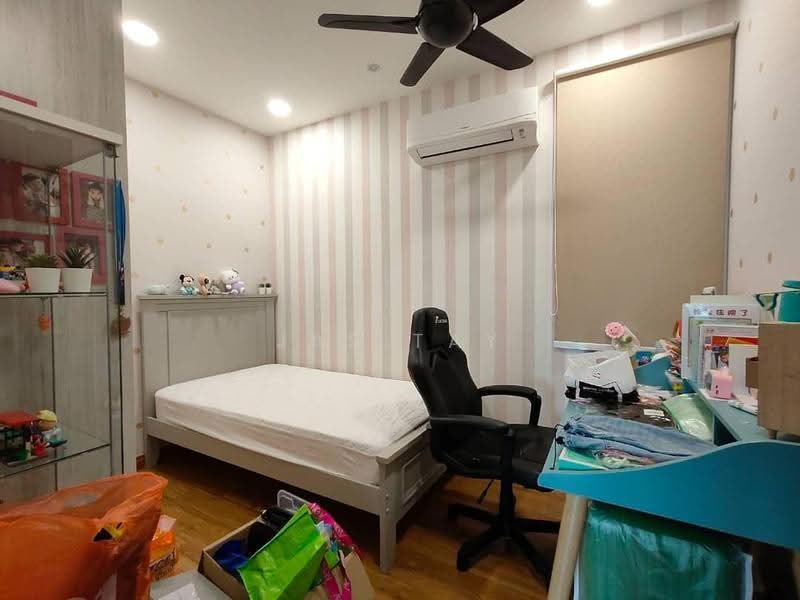 Kediaman Servis untuk Dijual di D'Tasek Residences (Tasek Impian) - Jas Tay - Bedroom - PropertyGuru.com.my