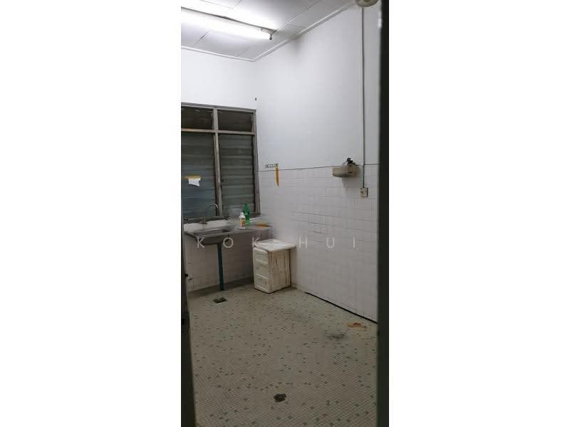 1-storey Terraced House for Sale in Taman Pelangi (Johor Bahru) - Kok Hui - Kitchen - PropertyGuru.com.my