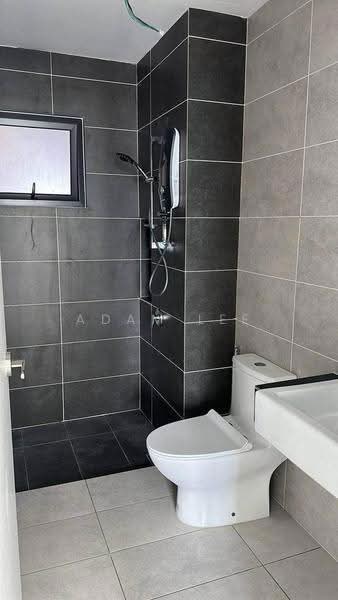 Kediaman Servis untuk Dijual di M Oscar - Adam Lee - Bathroom - PropertyGuru.com.my