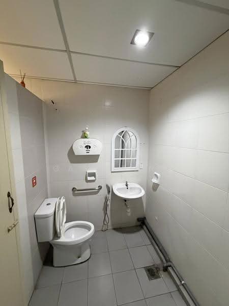 Shop for Sale in Medan Ipoh Bistari (Ipoh) - Gary Tang - Bathroom - PropertyGuru.com.my