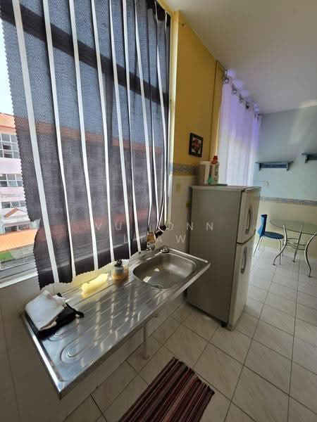 Apartment for Rent at Melinsung Summer Bay Resort - Vui Onn Liaw - Kitchen - PropertyGuru.com.my