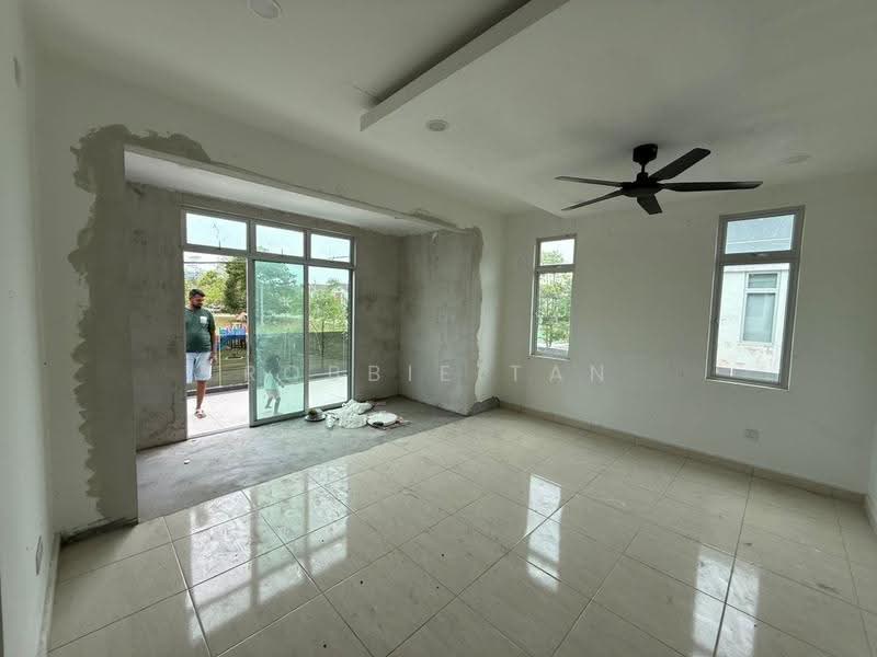 Rumah Kluster untuk Dijual di Taman Scientex Kulai (Sedenak) - Robbie Tan - Living Room - PropertyGuru.com.my