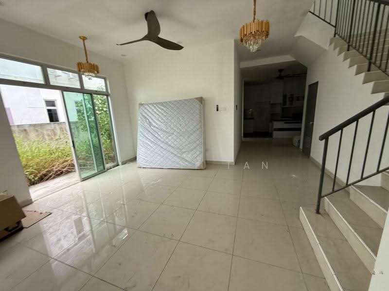 Rumah Kluster untuk Dijual di Taman Scientex Kulai (Sedenak) - Robbie Tan - Living Room - PropertyGuru.com.my