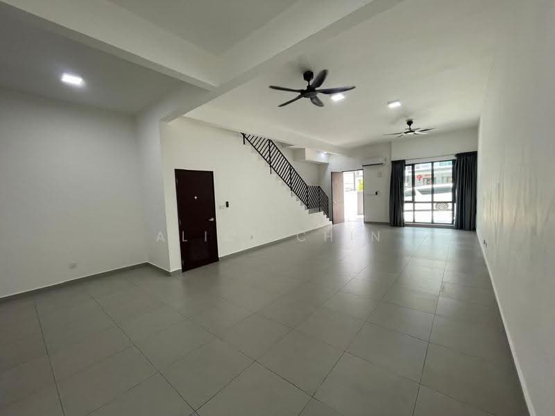 3-storey Terraced House for Rent in Batu 9 (Cheras) - Alice Chin - Living Room - PropertyGuru.com.my