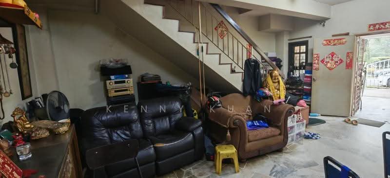 2-storey Terraced House for Sale in Taman Wawasan (Puchong) - Kenny Kuan - Living Room - PropertyGuru.com.my