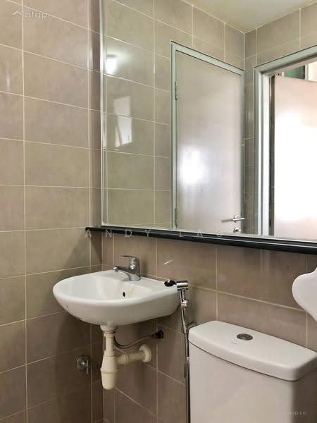 Kediaman Servis untuk Dijual di Cybersquare - Andy Lau - Bathroom - PropertyGuru.com.my