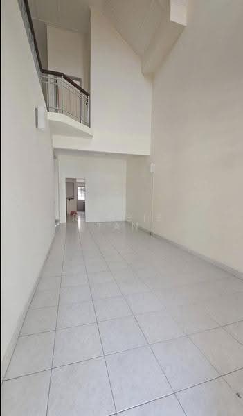 Rumah Teres 1.5-Tingkat untuk Disewa di Taman Pelangi Indah (Ulu Tiram) - Robbie Tan - Living Room - PropertyGuru.com.my