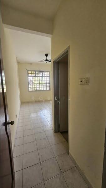Rumah Teres 1.5-Tingkat untuk Disewa di Taman Pelangi Indah (Ulu Tiram) - Robbie Tan - Corridor - PropertyGuru.com.my