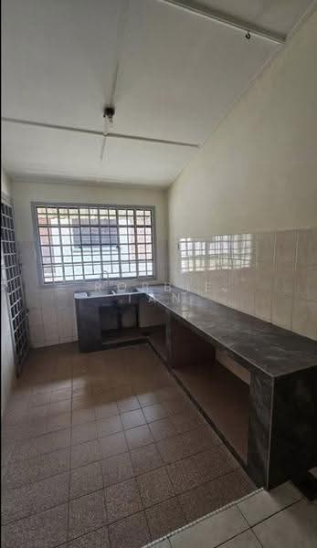 Rumah Teres 1.5-Tingkat untuk Disewa di Taman Pelangi Indah (Ulu Tiram) - Robbie Tan - Kitchen - PropertyGuru.com.my