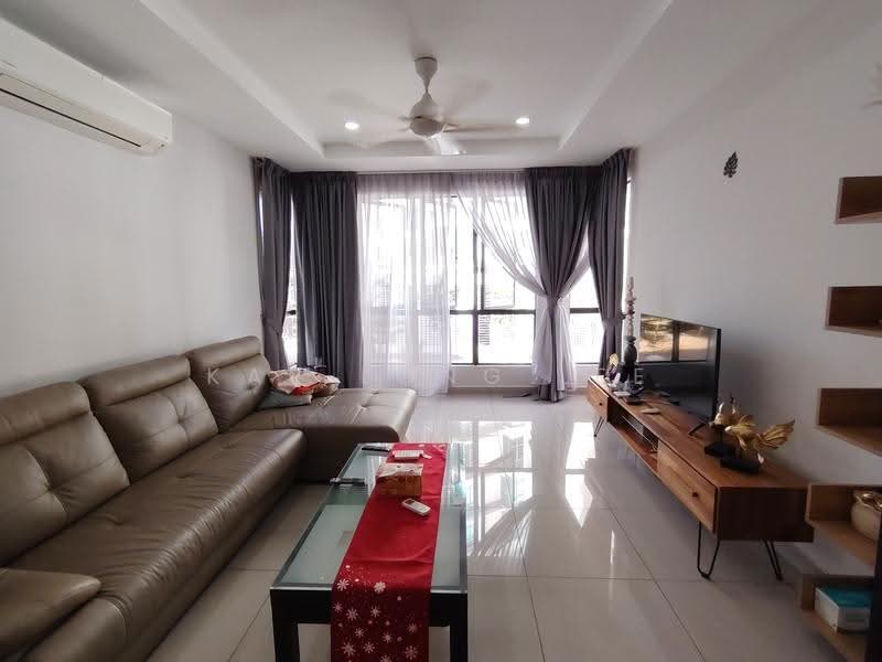 Kondominium untuk Dijual di Upper East @ Tiger Lane - Kar Long Lee - Living Room - PropertyGuru.com.my
