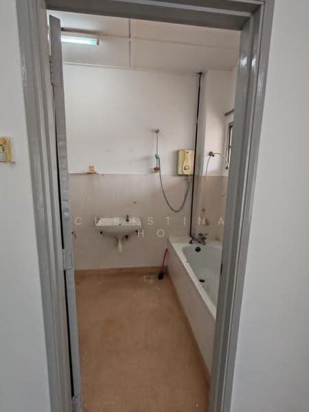 2-storey Terraced House for Sale in Taman Wangsa Baiduri (Subang Jaya) - Christina Ho - Bathroom - PropertyGuru.com.my
