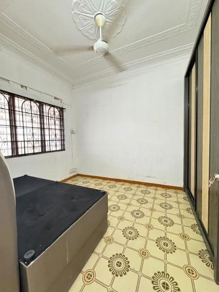 Rumah Teres 1-Tingkat untuk Disewa di Taman Ungku Tun Aminah (Skudai) - Nellie Lim - Bedroom - PropertyGuru.com.my