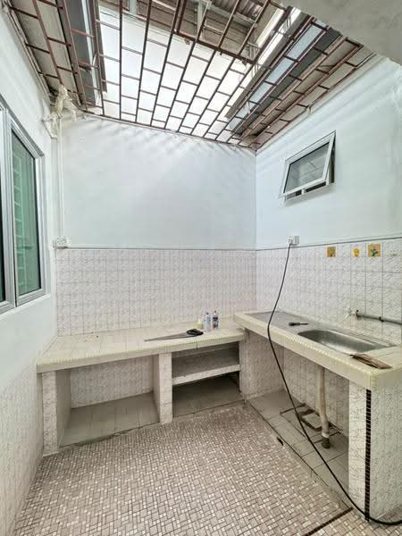 Rumah Teres 1-Tingkat untuk Disewa di Taman Ungku Tun Aminah (Skudai) - Nellie Lim - Kitchen - PropertyGuru.com.my