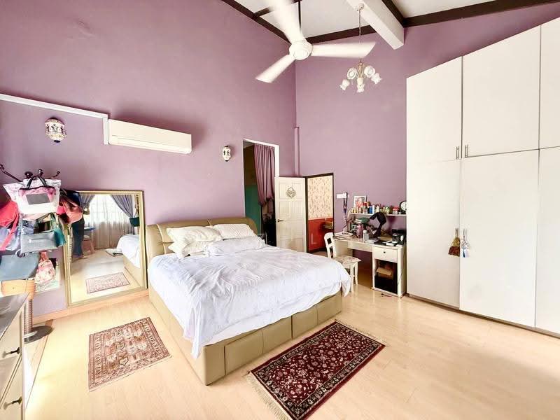 Bungalow House for Sale in Seksyen 7 (Shah Alam) - Azizol . - Bedroom - PropertyGuru.com.my