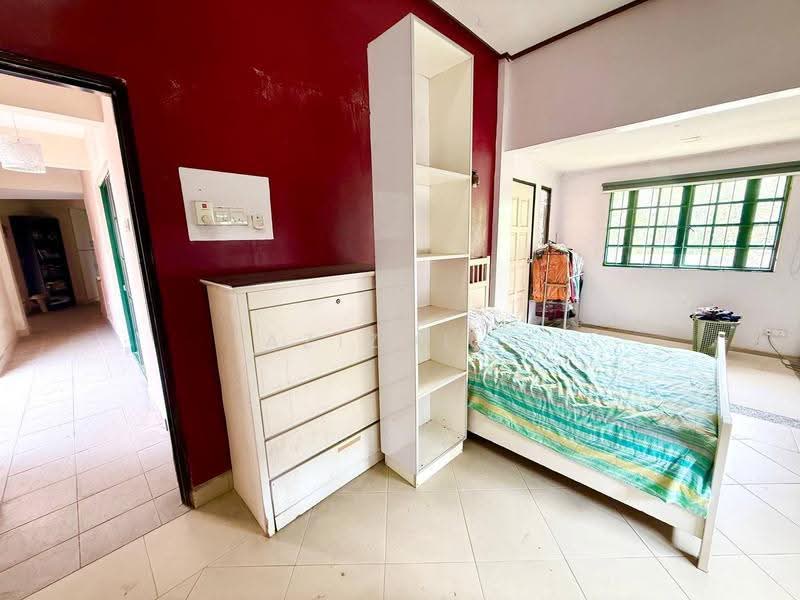 Bungalow House for Sale in Seksyen 7 (Shah Alam) - Azizol . - Bedroom - PropertyGuru.com.my