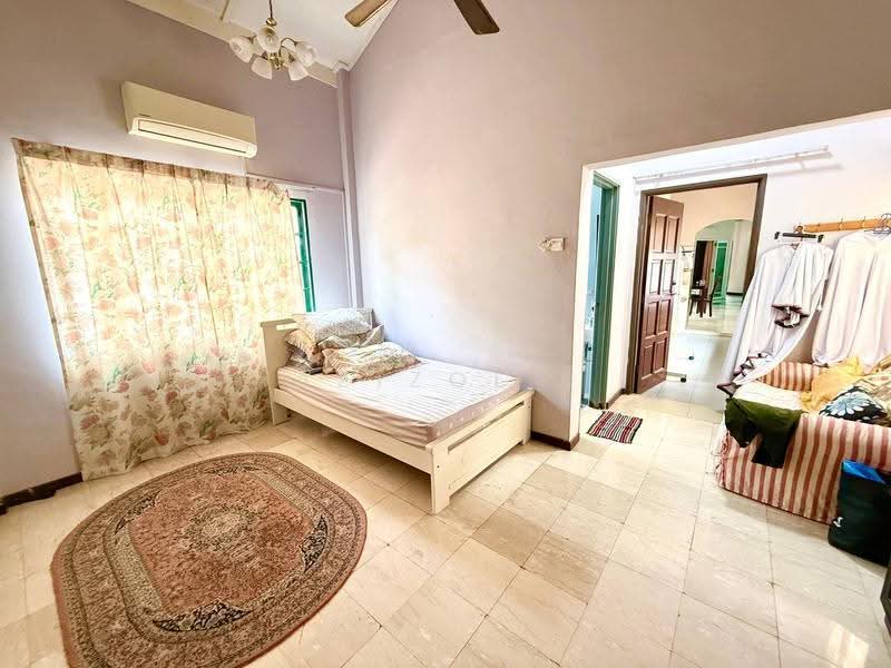 Bungalow House for Sale in Seksyen 7 (Shah Alam) - Azizol . - Bedroom - PropertyGuru.com.my