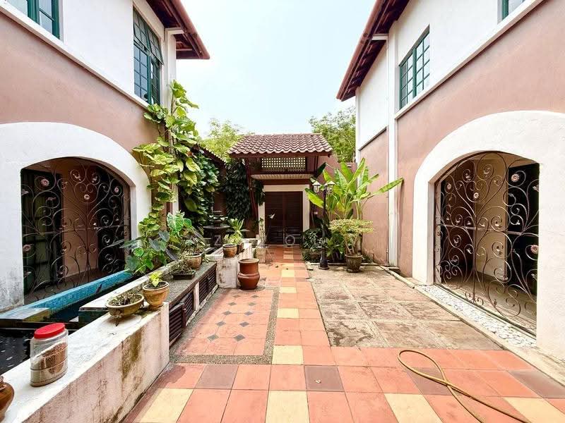 Bungalow House for Sale in Seksyen 7 (Shah Alam) - Azizol . - Exterior - PropertyGuru.com.my