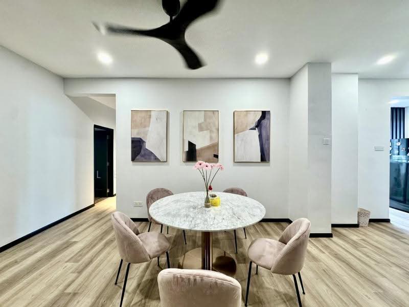Kondominium untuk Dijual di Bayswater Resort Condominium - Lee Xue Chen - Dining Room - PropertyGuru.com.my