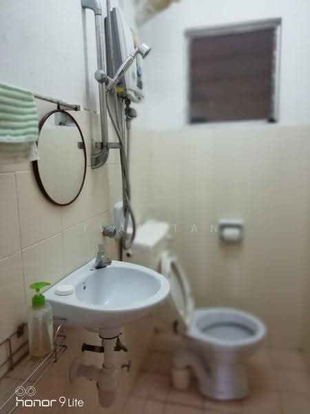 Pangsapuri untuk Dijual di saujana apartment - Ivan Tan - Bathroom - PropertyGuru.com.my