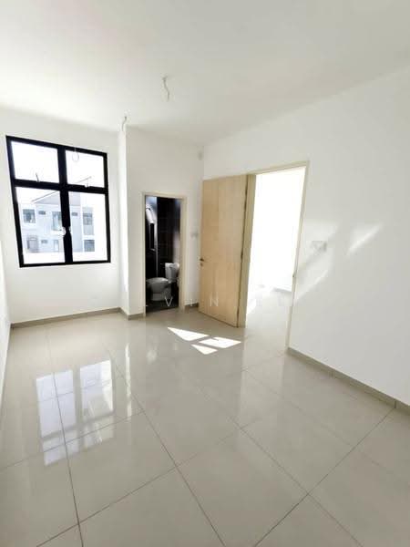 Cluster House for Sale in Taman Mount Austin (Tebrau) - Calvin Lee - PropertyGuru.com.my