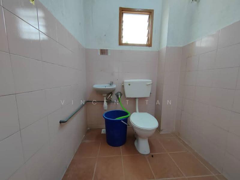 Rumah Bandar untuk Disewa di Rawang (Selangor) - Vincent Tan - Bathroom - PropertyGuru.com.my