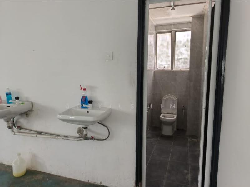 Shop for Rent in Johor Bahru (Johor) - Alexius Lim - Bathroom - PropertyGuru.com.my