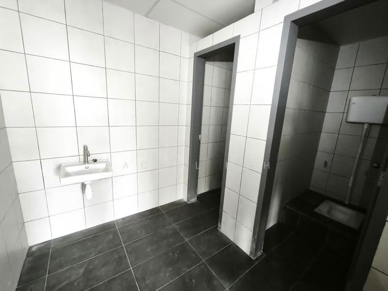 Kilang untuk Disewa di Saujana Rawang (Rawang) - Rachel Hoh - Bathroom - PropertyGuru.com.my