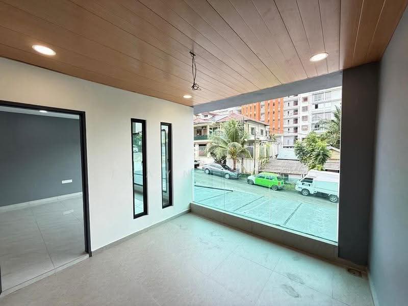 Semi-Detached House for Sale in Kampung Mohd Amin (Johor Bahru) - Elayne Low - Balcony - PropertyGuru.com.my