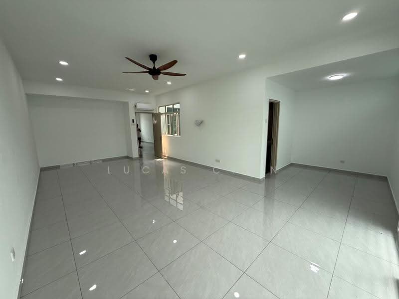 Rumah Teres 3-Tingkat untuk Disewa di Puchong (Selangor) - Lucas Chan - Living Room - PropertyGuru.com.my