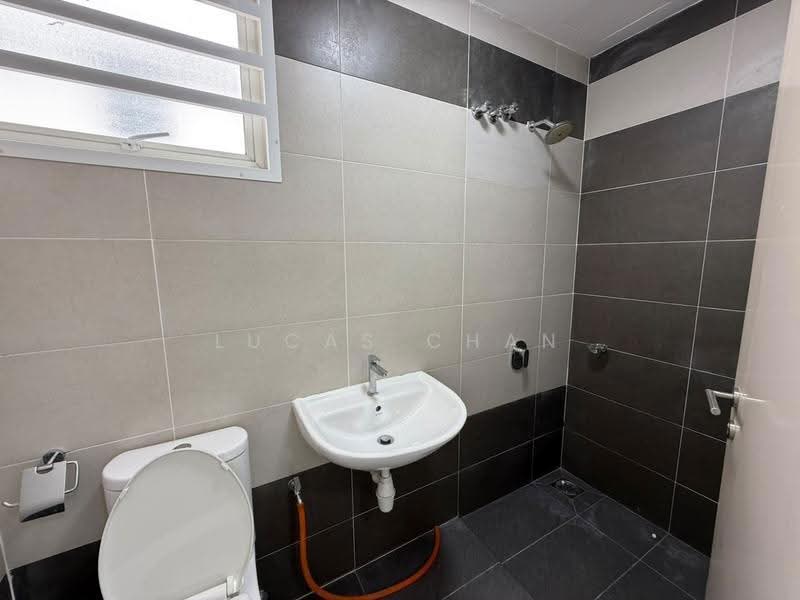 Rumah Teres 3-Tingkat untuk Disewa di Puchong (Selangor) - Lucas Chan - Bathroom - PropertyGuru.com.my