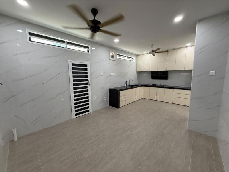 Rumah Teres 3-Tingkat untuk Disewa di Puchong (Selangor) - Lucas Chan - Kitchen - PropertyGuru.com.my