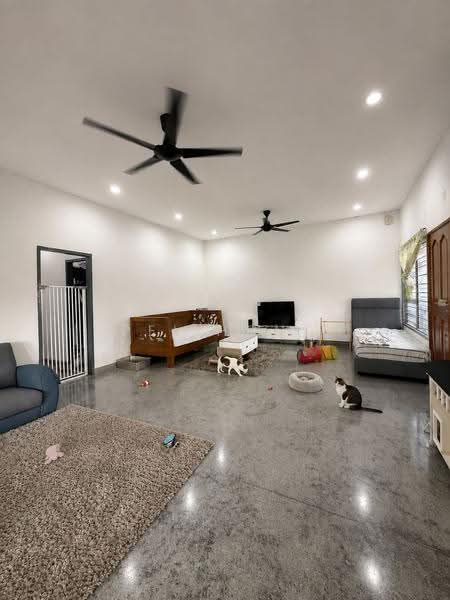 Rumah Berkembar untuk Dijual di Taman Chee Seng (Tanjung Bungah) - Pei Hong - Living Room - PropertyGuru.com.my