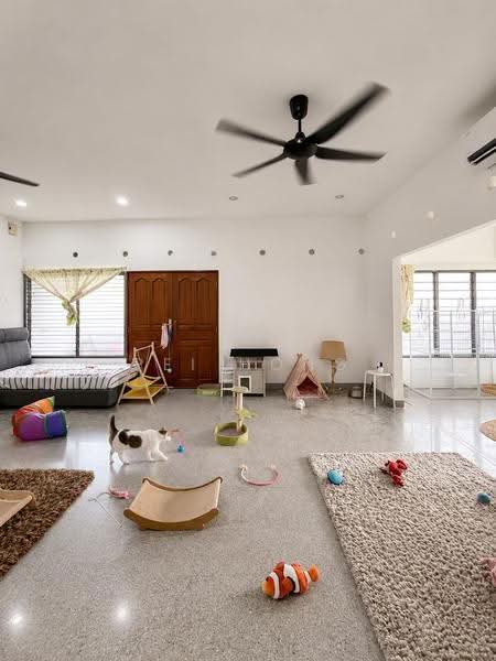 Rumah Berkembar untuk Dijual di Taman Chee Seng (Tanjung Bungah) - Pei Hong - Living Room - PropertyGuru.com.my