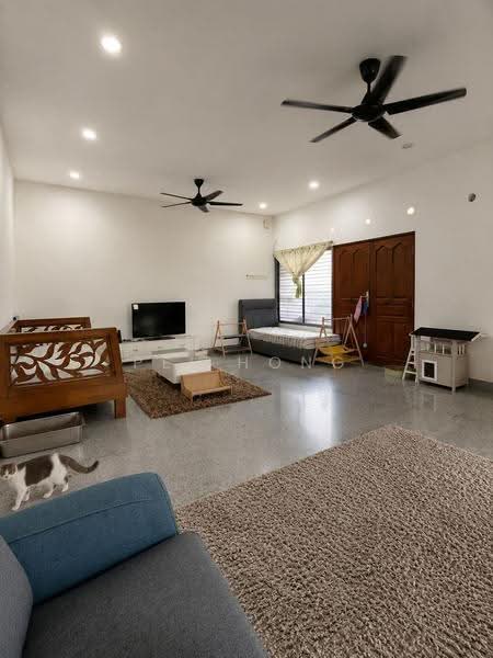 Rumah Berkembar untuk Dijual di Taman Chee Seng (Tanjung Bungah) - Pei Hong - Living Room - PropertyGuru.com.my