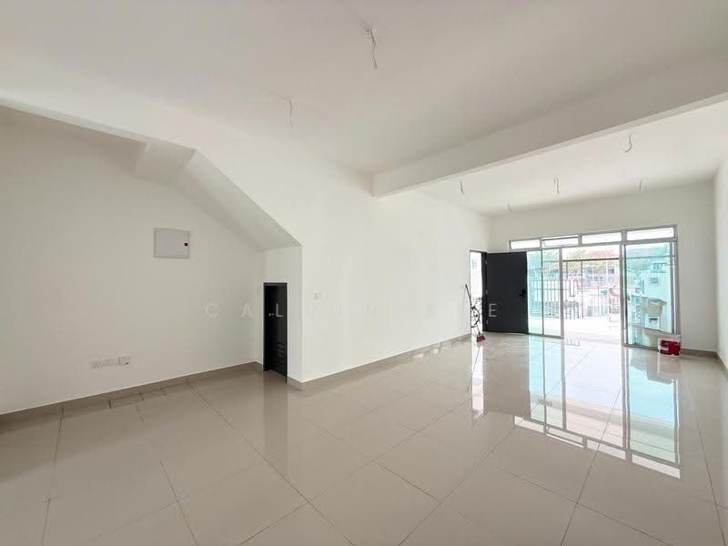 Rumah Teres 2-Tingkat untuk Dijual di Bandar Dato Onn (Tebrau) - Calvin Lee - Living Room - PropertyGuru.com.my