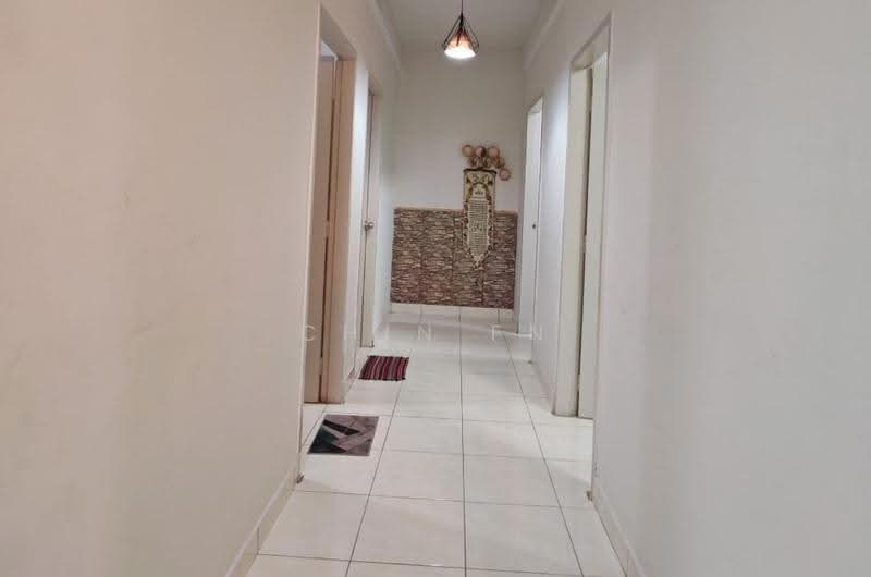 Pangsapuri untuk Dijual di Residensi Rumpun Bahagia (Residensi Melaka Tengah 1) - CHIN FN - Corridor - PropertyGuru.com.my