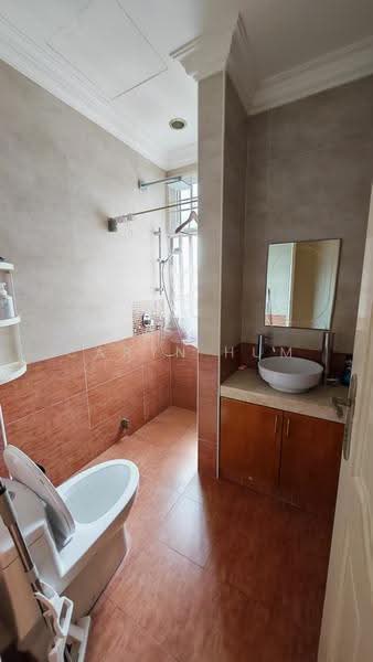 Bungalow House untuk Disewa di Batu Ferringhi (Penang) - Caryn Hum - Bathroom - PropertyGuru.com.my