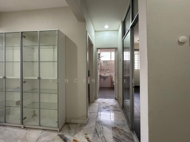 Kondominium untuk Disewa di Kuchai Brem Park 2 - Vincent Lee - Corridor - PropertyGuru.com.my