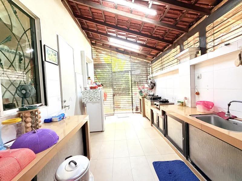 Rumah Berkembar untuk Dijual di Kota Damansara (Selangor) - Kamaruzaman Omar - Kitchen - PropertyGuru.com.my